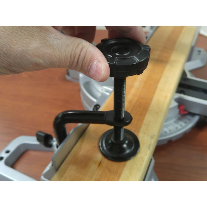 Scie à Onglets Kobalt à Fil Combiné, Coulissant à Simple Biseau, 7 1/4 Po, 10 A 2 Scie à Onglets Kobalt à Fil Combiné, Coulissant à Simple Biseau, 7 1/4 Po, 10 A – Image 2